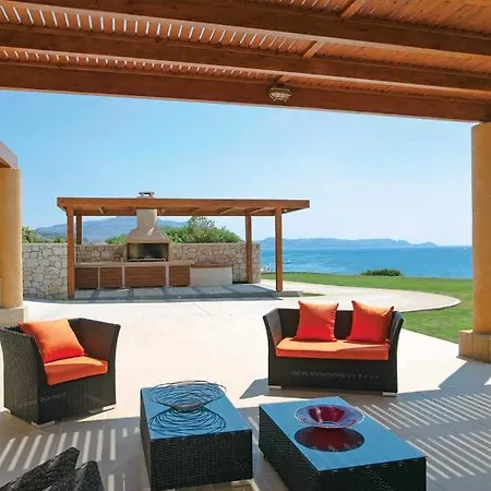 Sleeps 6 Air Con Wifi Villa